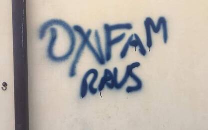 'Oxfam raus', scritta su muro sede ong