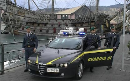 Alimenti contraffatti sequestrati in porto a Genova