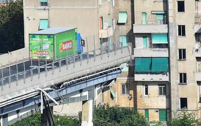 Ponte:Basko compra camion simbolo crollo