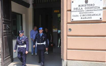 Detenuto in permesso sfugge a controllori, arrestato dopo due rapine