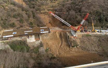 Viadotto A6: posato impalcato da 300 tonnellate