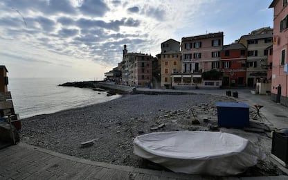 Genova: strade deserte, code al market