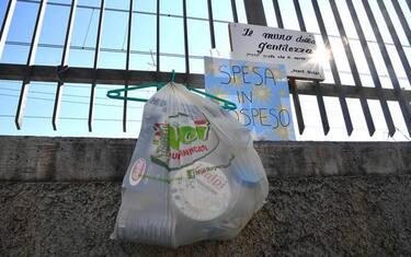 A Sestri P. muro per 'Spesa sospesa'