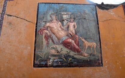 Pompei, dopo Leda affiora affresco con Narciso che si specchia