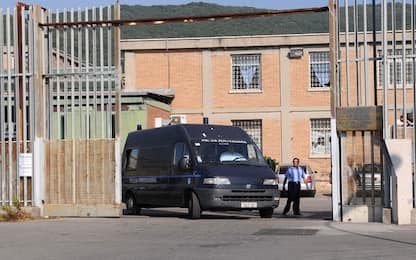 Stop ai colloqui per il Coronavirus, rivolta nel carcere di Salerno