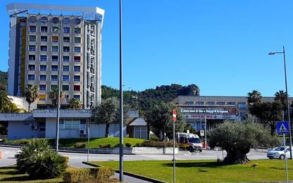 Salerno, furto di attrezzature in ospedale: quattro denunciati