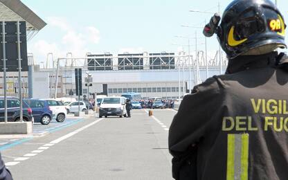 Fiumicino, evacuato terminal 1 per furgone sospetto: era falso allarme