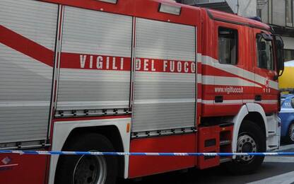 Incendi: rogo in casa nel monfalconese, uomo intossicato