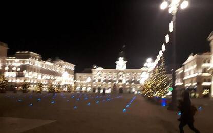 Natale: a Trieste accese luci su alberi in piazza Unità