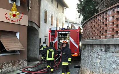 A fuoco casa vicino Pordenone, fratello ha causato incendio