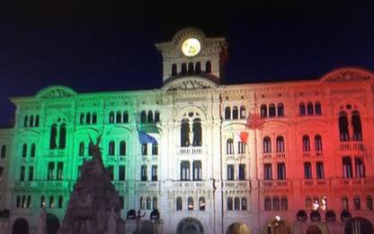 Coronavirus: Tricolore illumina il Municipio di Trieste