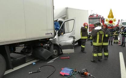 Incidenti, muore conducente furgone