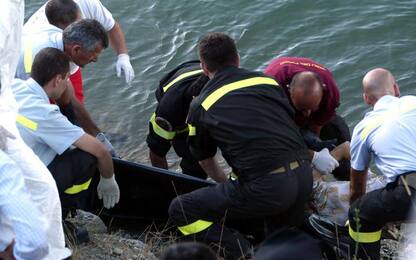 Cadavere affiora in canale nel Veneziano