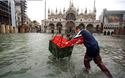 Venezia: marea si ferma a 120 cm