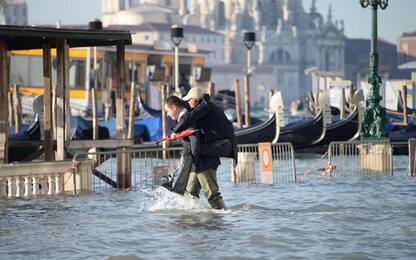 Venezia: marea in attenuazione, 119 cm.