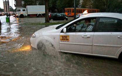 Milano, si rompe condotta acqua: allagato garage 5000 metri quadrati