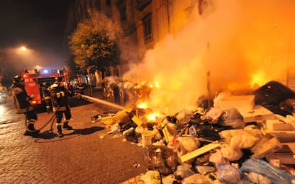 Rivoli, incendia cassonetti di rifiuti: arrestato piromane 59enne