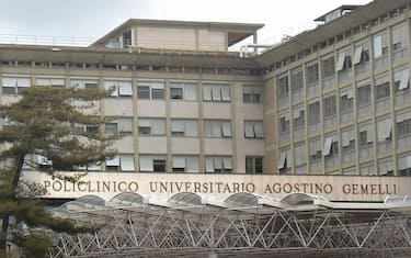 Violenza a Roma, 19enne accoltellato al collo per vendetta: 2 arresti