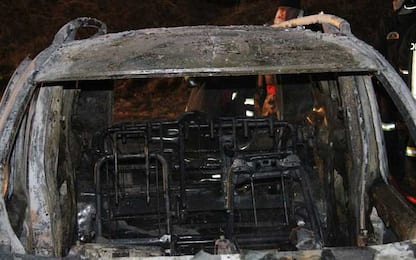 Auto in fiamme a Venaria, è caccia al piromane