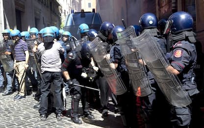 Roma, picchiò studente durante corteo: agente condannato in appello