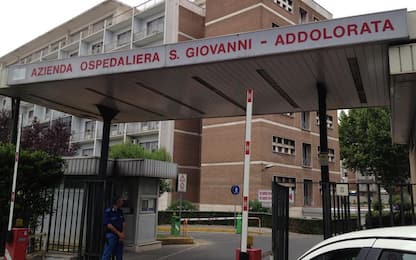 Roma, aggredisce 2 infermieri in ospedale: denunciato 37enne