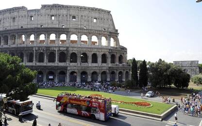 Roma, spaventa i turisti poi morde e picchia i carabinieri: arrestato