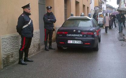 Trovato senza patente scappa e spintona carabinieri nel Lodigiano