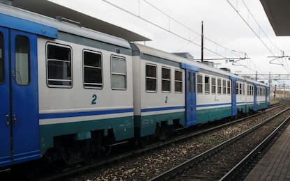 Treno per Milano ritarda per un guasto: passeggera si sente male