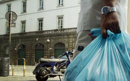 Napoli, detenuto tenta evasione nascondendosi in sacco immondizia 
