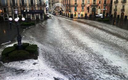 Maltempo, violento temporale su Catania: allagati garage e strade