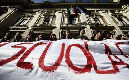 La scuola inizia con uno sciopero, protestano i precari a Montecitorio