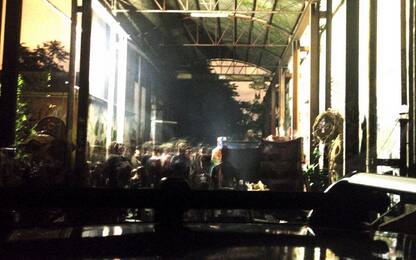 Rave party in ex cava vicino Tortona, cento persone identificate