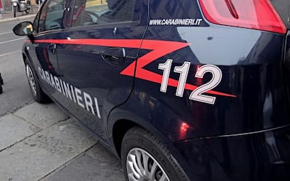 Milano, rissa con sampietrini e pali divelti: due carabinieri feriti