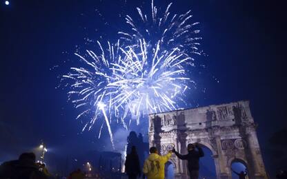 Capodanno a Roma, Raggi firma ordinanza che vieta i botti 