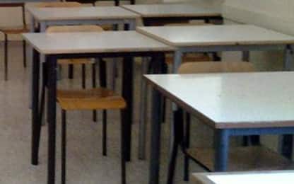 Caltanissetta, accuse di maltrattamenti sugli alunni: maestra sospesa
