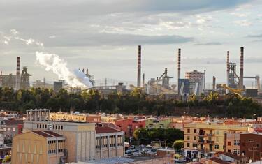 Ex Ilva, vento sparge polveri su Taranto. Chiesto incontro a Prefetto