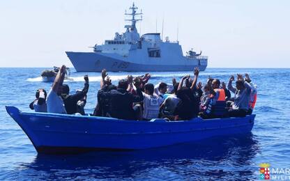 Migranti, migliaia soccorsi in mare. Vertice ministri Ue-Africa a Roma