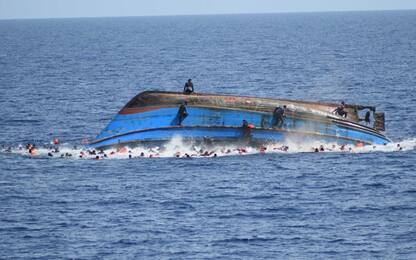 Migranti, si rovescia barcone nel Mar Egeo: 11 vittime