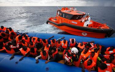 Migranti, Libia: trovati 74 corpi. Il Papa:"Aprire canali sicuri"