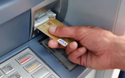 Agguati a postini per rubare carte di credito, arresti nel Napoletano
