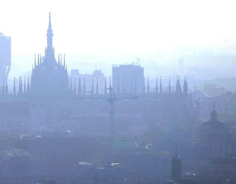 Coldiretti: "A Milano -96% di piogge". Scattano nuove misure anti-smog