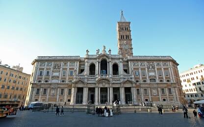Roma, aggressione a Santa Maria Maggiore: sfregiati prete e sacrestano