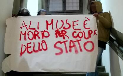 Firenze, protesta dei migranti: tensione davanti alla prefettura