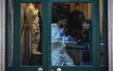 Milano: donna trovata morta in casa con una ferita alla gola
