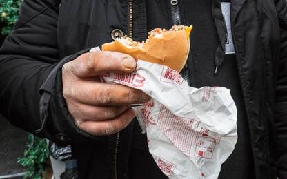 Roma, McDonald's a Borgo Pio consegna pasti ai senzatetto