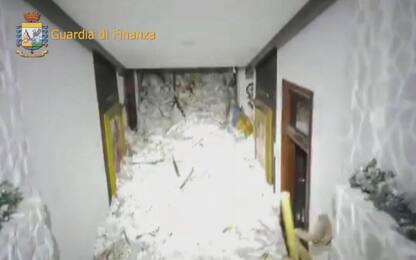 Terremoto, le immagini dall'interno dell'hotel Rigopiano. VIDEO