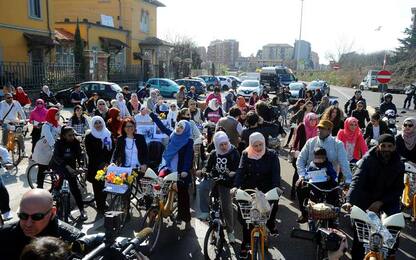 Biciclettata donne islamiche a Milano