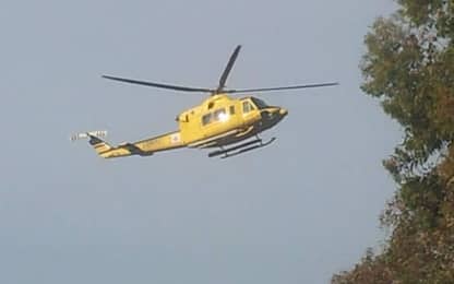 Atterraggio d’emergenza per un elicottero in Valmalenco: pilota illeso