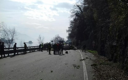 Frana sulla statale 34 del Lago Maggiore: un morto e due feriti
