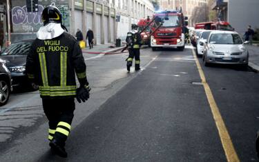 Napoli, fiamme in edificio in via Ponte dei Francesi: stabile evacuato
